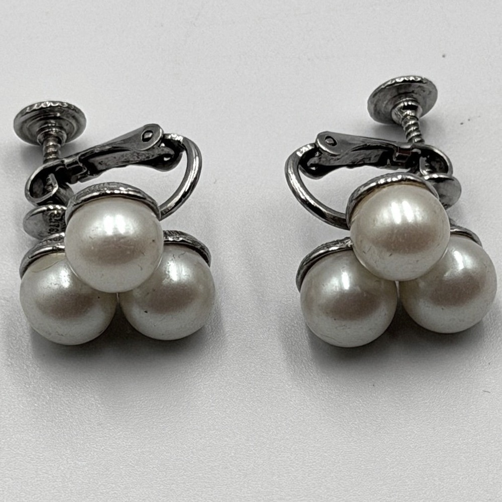 Vintage Faux Pearl Cluster Screw Back Clip On Earrings Silver Tone Pat 3176475